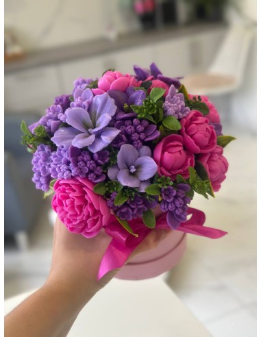 Aksamitny Bukiet Piwonii i Bzu