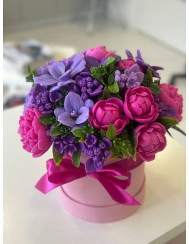 Aksamitny Bukiet Piwonii i Bzu