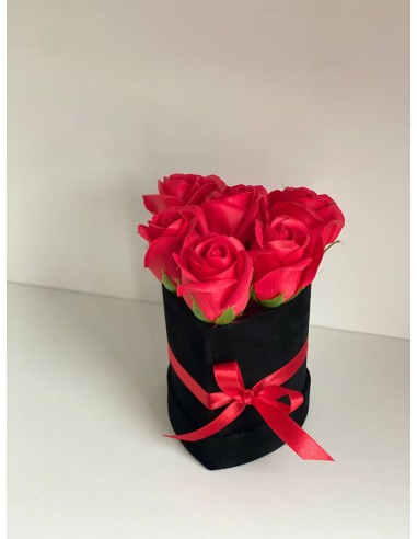 Czarny welurowy box serce z...