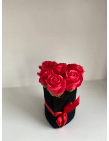 Czarny welurowy box serce z...