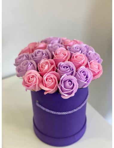 Bukiet róż w pudełku welurowym...